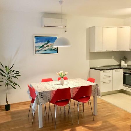 Antonijas Sunny Apartment Макарска Екстериор снимка