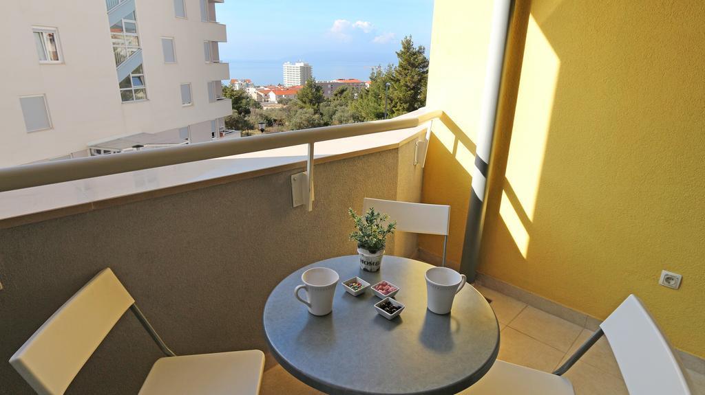 Antonijas Sunny Apartment Макарска Екстериор снимка