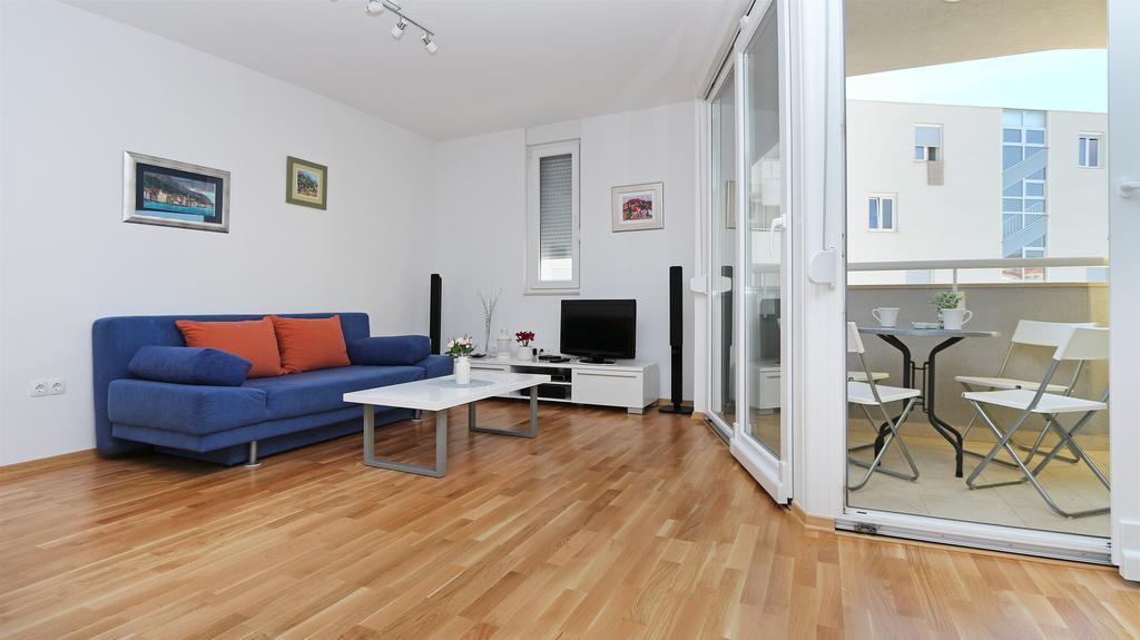 Antonijas Sunny Apartment Макарска Екстериор снимка