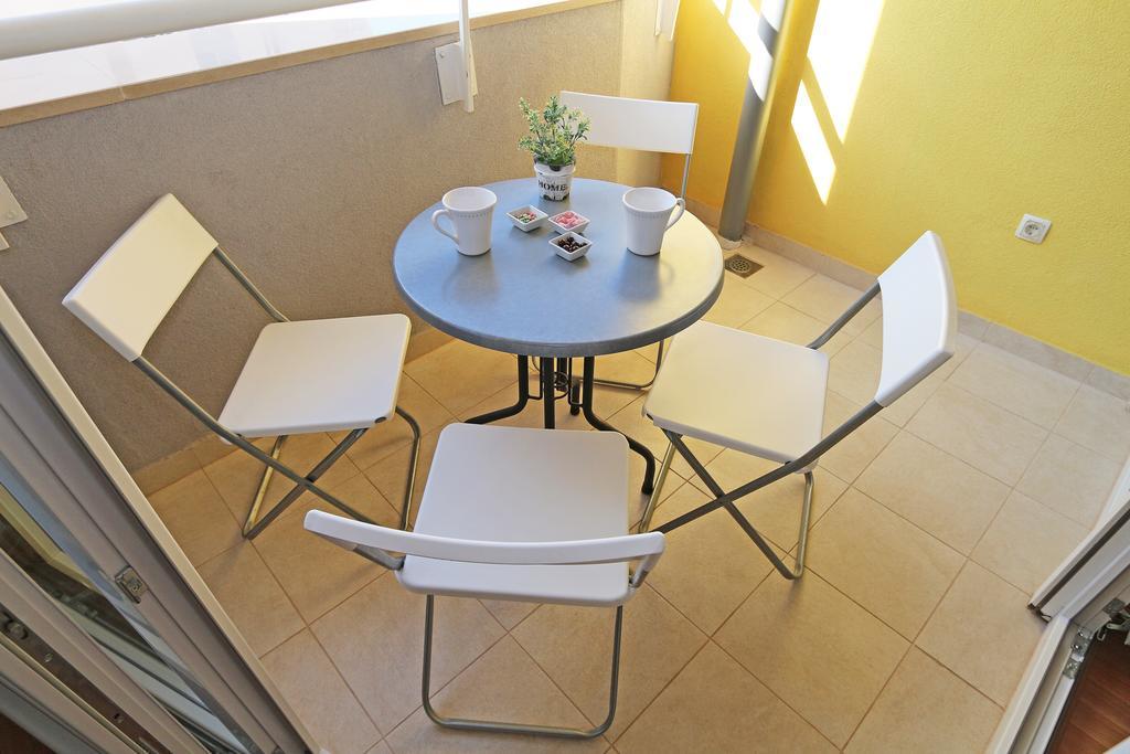 Antonijas Sunny Apartment Макарска Екстериор снимка