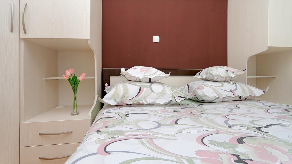 Antonijas Sunny Apartment Макарска Екстериор снимка
