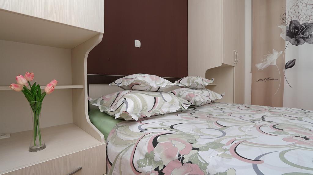 Antonijas Sunny Apartment Макарска Екстериор снимка