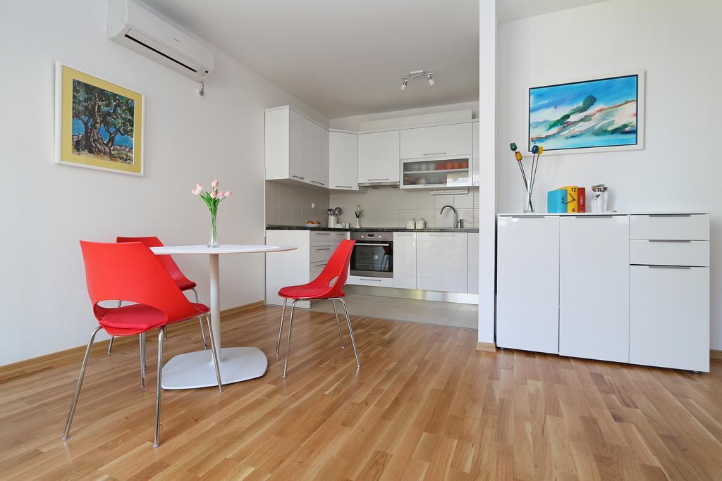 Antonijas Sunny Apartment Макарска Екстериор снимка
