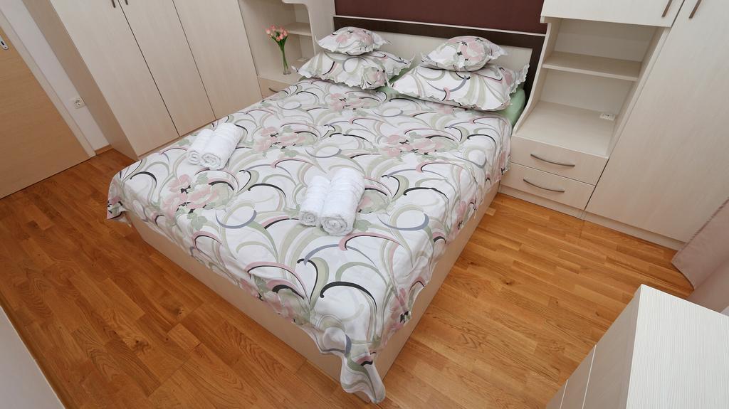 Antonijas Sunny Apartment Макарска Екстериор снимка