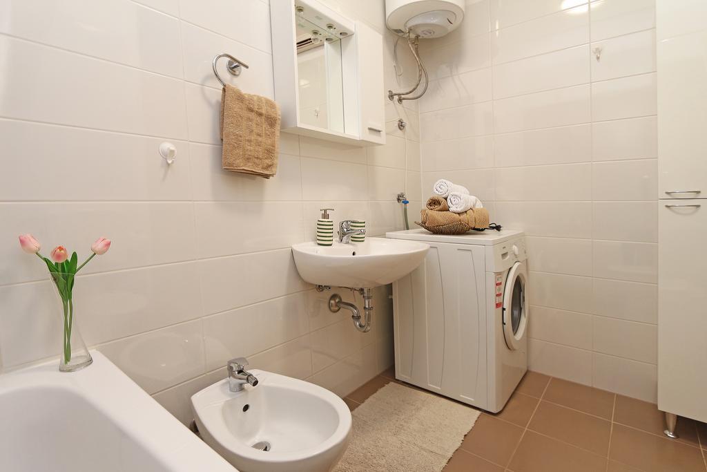 Antonijas Sunny Apartment Макарска Екстериор снимка