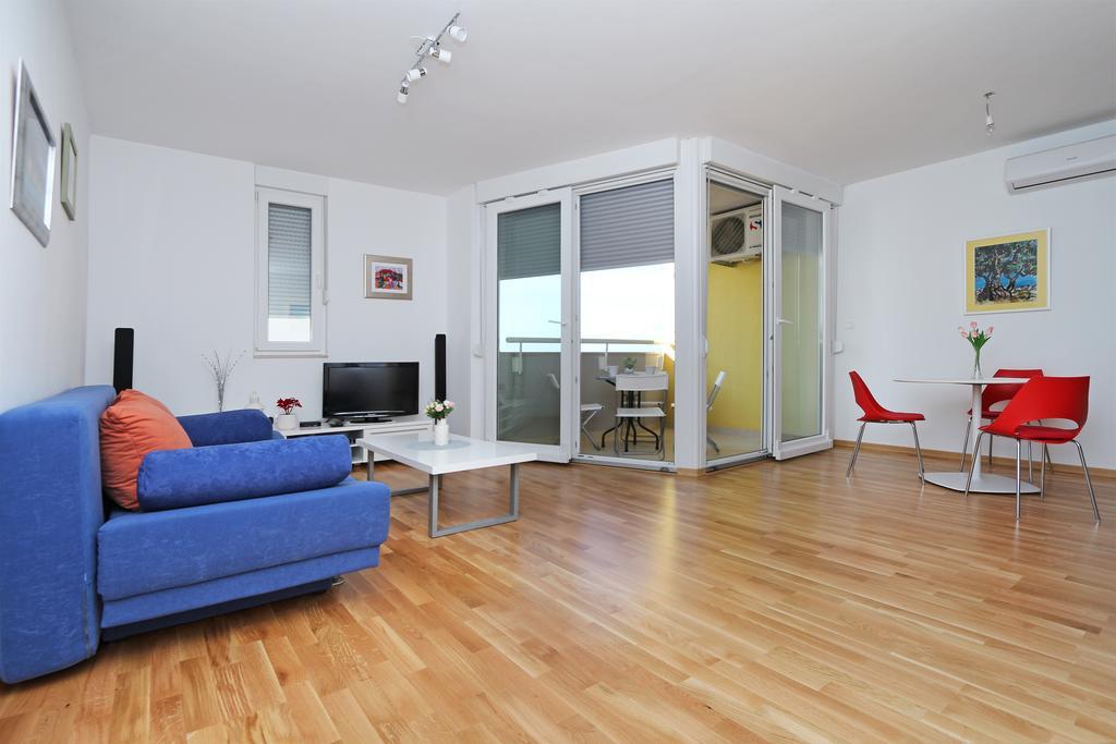 Antonijas Sunny Apartment Макарска Екстериор снимка